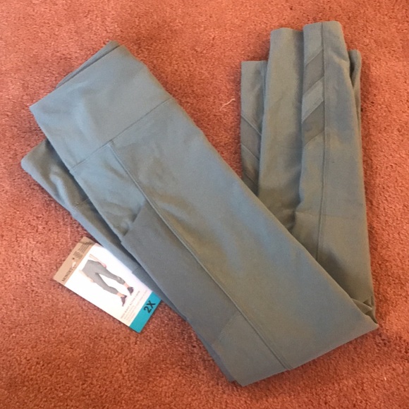 MONDETTA high waisted women’s active Capri(no offer unless you bundle please ) - Picture 3 of 17